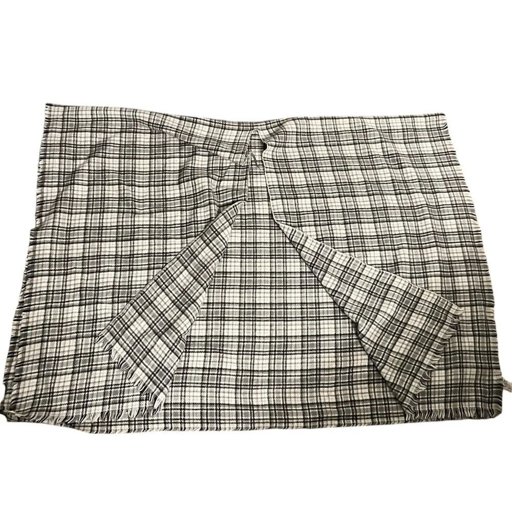 Old Navy Plaid Wrap Scarf One Size White Black